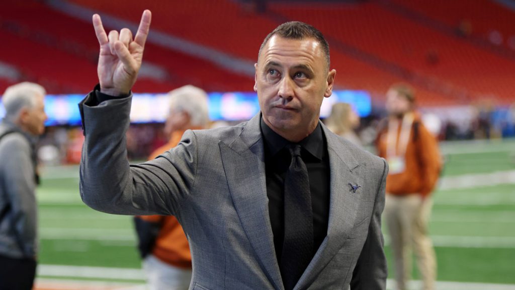 Texas-football-coach-Steve-Sarkisian-says-HookEm-Horns.jpg