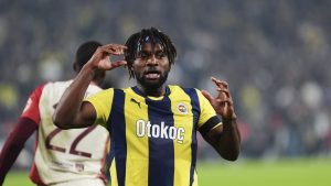 allan-saint-maximin-fenerbahce-reacts-966099523.jpg