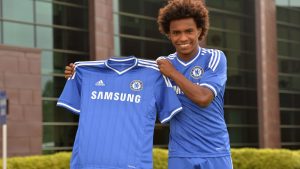 chelseas-willian-chelsea-kit-holding-791552132.jpg