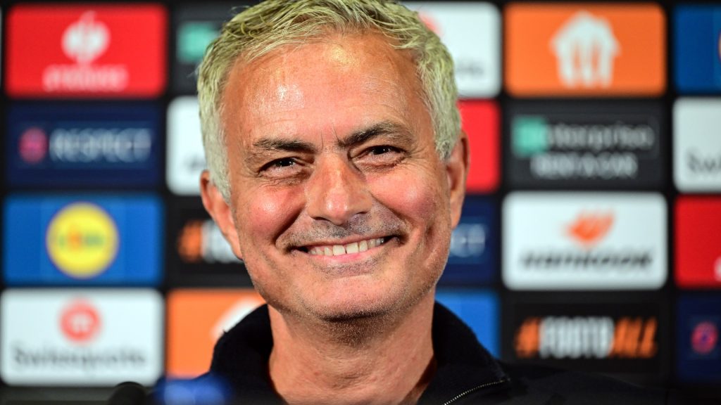 head-coach-fenerbahce-jose-mourinho-943533636.jpg