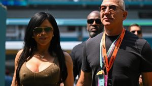 jeff-bezos-lauren-sanchez-walk-965507551.jpg