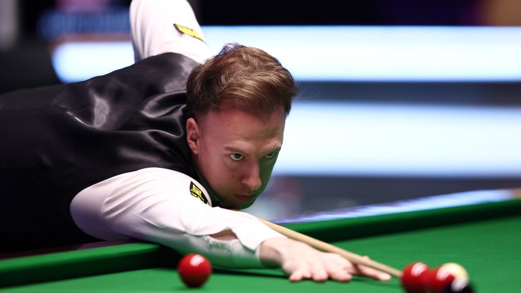 judd-trump-england-plays-shot-964460288.jpg