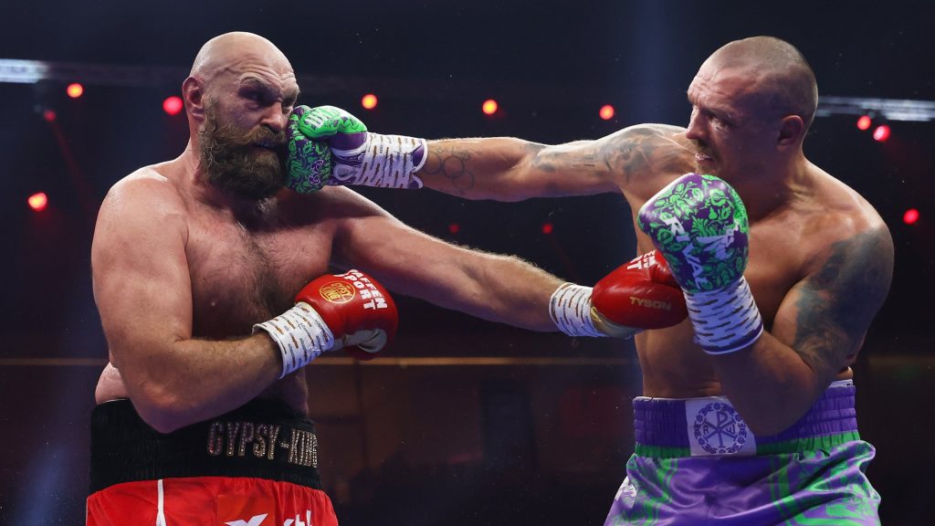 oleksandr-usyk-punches-tyson-fury-959104201.jpg