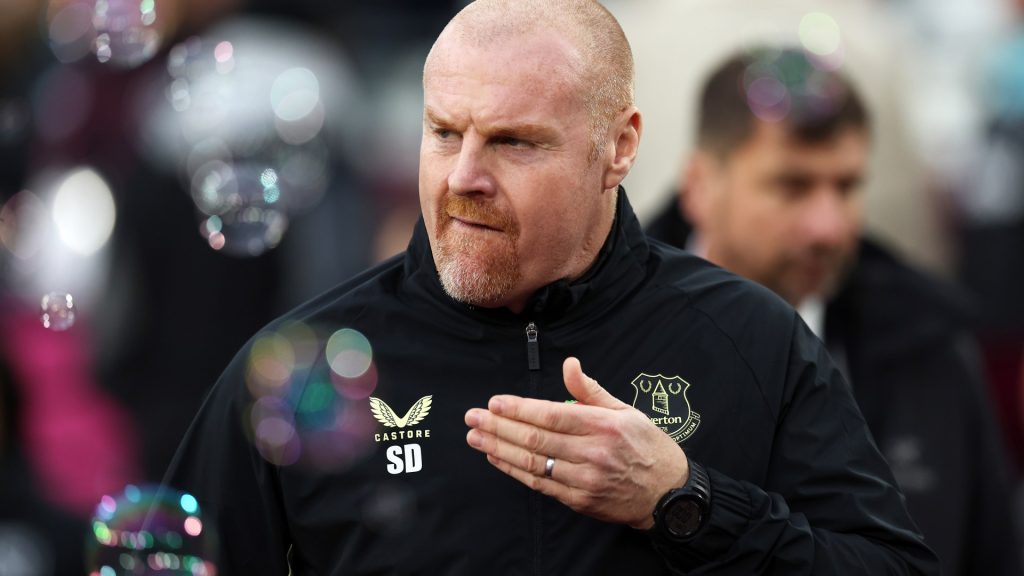 sean-dyche-manager-everton-looks-947794514.jpg