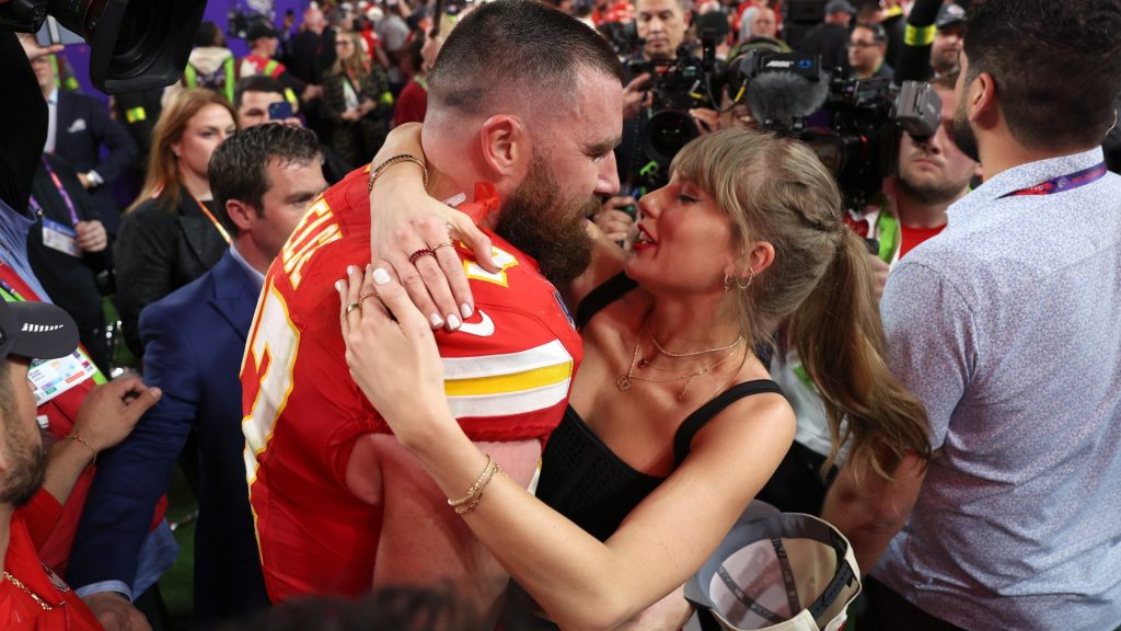 travis-kelce-87-kansas-city-920978021.jpg