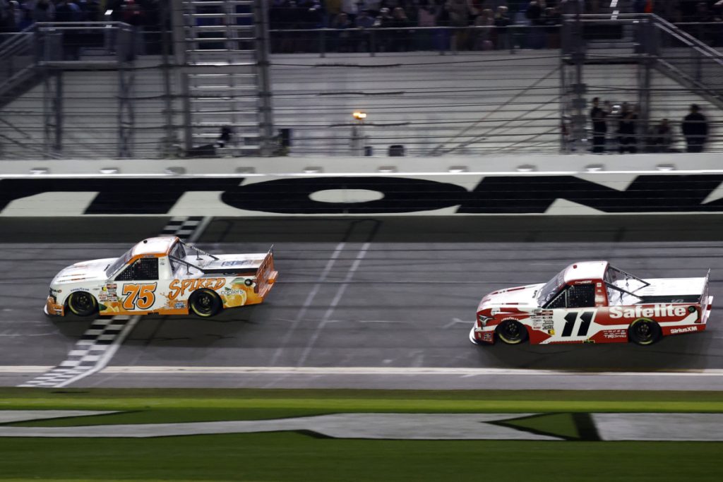 NASCAR-Truck-Series-Fresh-From-Florida-250-25421091-1180x787.jpg