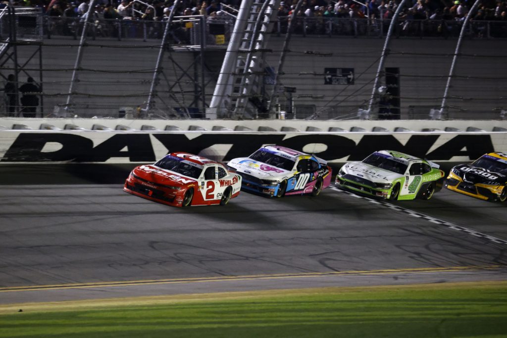 NASCAR-Xfinity-United-Rentals-300-25428600-1180x787.jpg