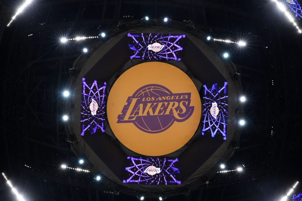 NBA-Golden-State-Warriors-at-Los-Angeles-Lakers-22984498-1180x787.jpg