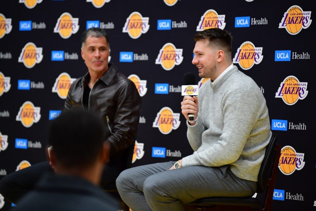 NBA-Los-Angeles-Lakers-Press-Conference-25336383-1180x787.jpg