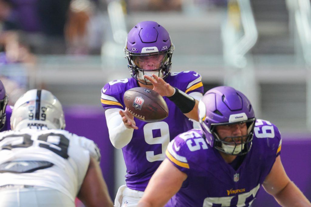 NFL-Las-Vegas-Raiders-at-Minnesota-Vikings-23969188-1180x787.jpg