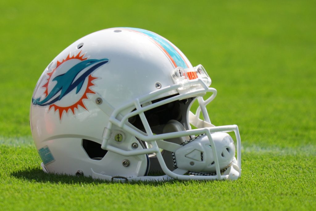 NFL-Miami-Dolphins-Practice-18882107-1180x787.jpg